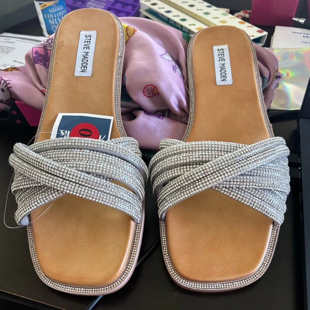 NWT STEVE MADDEN Vanilly Crystal
Diamond Rhinestone Slide Sandals - Picture 3 of 5